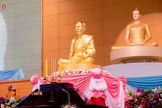 ภาพ No.243600:วันอาทิตย์ที่ 7 กันยายน พ.ศ. 2568 พิธีบูชาครูผู้ค้นพบวิชชาธรรมกาย , พิธีบูชาข้าวพระ ณ สภาธรรมกายสากล วัดพระธรรมกาย