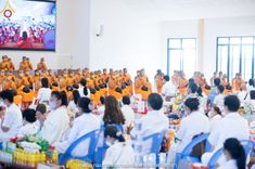 ภาพ No.41062:พิธีตัดปอยผม ปลงผม ขอขมารับผ้าไตรและพิธีบรรพชา ในโครงการอุปสมบท บูชาธรรมมหาปูชนียาจารย์ ประจำปี 2564 ชุดที่ 19