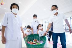 ภาพ No.41067:พิธีตัดปอยผม ปลงผม ขอขมารับผ้าไตรและพิธีบรรพชา ในโครงการอุปสมบท บูชาธรรมมหาปูชนียาจารย์ ประจำปี 2564 ชุดที่ 19