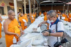ภาพ No.195990:พิธีถวายภัตตาหารเป็นสังฆทาน แด่พระธรรมยาตรา ณ วัดโบสถ์(บน) ตำบลบางคูเวียง อำเภอบางกรวย จังหวัดนนทบุรี ในโครงการธรรมยาตรา กตัญญูบูชา มหาปูชนียาจารย์ พระมงคลเทพมุนี(สด จนฺทสโร) พระผู้ปราบมาร อนุสรณ์สถาน 7 แห่ง ปีที่ 13 วันที่ 16 มกราคม พ.ศ. 2568