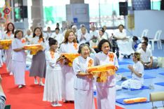 ภาพ No.238052:วันอังคารที่ 12 สิงหาคม พ.ศ. 2568 กิจกรรมวันแม่แห่งชาติ พิธีเปิดห้องปฎิบัติธรรม "กลางใส ใจสว่าง" (World Inner Peace Meditation Room) พิธีลูกกราบคุณแม่-คุณพ่อ พิธีทอดผ้าป่ากองทุนเลี้ยงพระ&กฐิน 30,000 วัด(บูชาธรรมหลวงพ่อ) พิธีไถ่โคท้อง 2 ตัว  ณ วิหารคด 2 ว