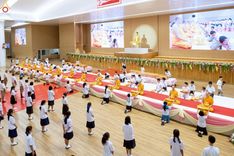 ภาพ No.245955:วันเสาร์ที่ 13 กันยายน พ.ศ. 2568 พิธีมอบผ้าไตรประธานกฐินสัมฤทธิ์เด็กดี V-Star ณ สภาธรรมกายสากล วัดพระธรรมกาย