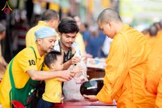 ภาพ No.180327:พิธีทำบุญตักบาตร ข้าวสารอาหารแห้ง แด่คณะสงฆ์ 99 รูป เนื่องในวันพ่อแห่งชาติ ปีที่ 50 ณ ศูนย์การค้าตลาดรังสิต ซ.รังสิต-ปทุมธานี 5 วันที่ 5 ธันวาคม พ.ศ. 2567