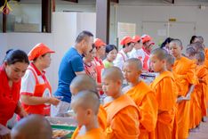 ภาพ No.218169:วันอาทิตย์ที่ 6 เมษายน พ.ศ. 2568 ว่าที่ร้อยตรี ตระกูล โทธรรม ผู้ว่าราชการจังหวัดนราธิวาส เหล่ากาชาดจังหวัดนราธิวาส และเจ้าหน้าที่ข้าราชการทุกภาคส่วน ร่วมถวายภัตตาหารแด่คณะสงฆ์และสามเณรภาคฤดูร้อน ณ ที่พักสงฆ์บ้านร่มเย็น ศูนย์อบรมเยาวชนเมืองนราธิวาส