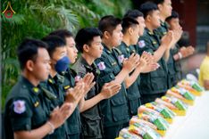 ภาพ No.180274:พิธีทำบุญตักบาตร ข้าวสารอาหารแห้ง แด่คณะสงฆ์ 99 รูป เนื่องในวันพ่อแห่งชาติ ปีที่ 50 ณ ศูนย์การค้าตลาดรังสิต ซ.รังสิต-ปทุมธานี 5 วันที่ 5 ธันวาคม พ.ศ. 2567