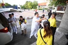 ภาพ No.159381:วัดพระธรรมกาย มูลนิธิธรรมกาย คณะศิษยานุศิษย์ฯ มอบถุงยังชีพ ข้าวสารอาหารแห้ง สมทบศูนย์รับบริจาคช่วยเหลือ ผู้ประสบภัยภาคเหนือ จังหวัดปทุมธานี มอบชุดอาหารปรุงสุกใหม่ ส่งแรงใจแก่เจ้าหน้าที่ผู้ปฏิบัติงาน และจิตอาสา วันที่ 27 กันยายน พ.ศ. 2567