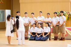 ภาพ No.246116:วันเสาร์ที่ 13 กันยายน พ.ศ. 2568 พิธีมอบผ้าไตรประธานกฐินสัมฤทธิ์เด็กดี V-Star ณ สภาธรรมกายสากล วัดพระธรรมกาย