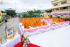 ภาพ No.241917:วันอาทิตย์ที่ 31 สิงหาคม พ.ศ. 2568 พิธีทำบุญแด่คณะสงฆ์ 122 รูป ฉลอง 121 ปี อำเภอคลองหลวง จ.ปทุมธานี เพื่อนำส่งช่วยเหลือคณะสงฆ์ 323 วัด 4 จังหวัดชายแดนภาคใต้ และช่วยเหลือประชาชนจากเหตุปะทะ แนวชายแดนไทย-กัมพูชา ณ บริเวณหน้าที่ว่าการอำเภอคลองหลวง จังหวัดปทุ