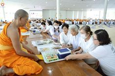 ภาพ No.230434:วันที่ 28 มิถุนายน พ.ศ. 2568 พิธีถวายภัตตาหารเมนูสวรรค์ เพื่อการบรรลุธรรม ณ หอฉันคุณยายอาจารย์ฯ วัดพระธรรมกาย