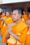 ภาพ No.201314:พระธรรมยาตราปฏิบัติธรรม และถ่ายภาพหมู่ประวัติศาสตร์ ณ อาคารธรรมยาตรา กตัญญูบูชามหาปูชนียาจารย์  ตรงข้ามวัดปากน้ำภาษีเจริญ จ.กรุงเทพมหานคร ในโครงการธรรมยาตรา กตัญญูบูชา มหาปูชนียาจารย์ พระมงคลเทพมุนี(สด จนฺทสโร) พระผู้ปราบมาร อนุสรณ์สถาน 7 แห่ง ปีที่ 13