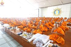 ภาพ No.162129:พิธีถวายภัตตาหารเมนูสวรรค์ เนื่องในวันออกพรรษา (ขึ้น 15 ค่ำ เดือน 11) วันพฤหัสบดีที่ 17 ตุลาคม พ.ศ. 2567 ณ หอฉันคุณยายอาจารย์ฯ วัดพระธรรมกาย