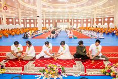 ภาพ No.210197:วันพฤหัสบดีที่ 6 มีนาคม พ.ศ. 2568 ตักบาตรฉลองสามเณรใหม่ โครงการบรรพชาสามเณรท้องถิ่นชาวเนปาล 500 รูป ณ ลุมพินี ประเทศเนปาล
