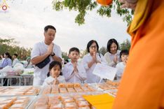 ภาพ No.189456:พิธีถวายภัตตาหารเป็นสังฆทาน แด่พระธรรมยาตรา ในโครงการธรรมยาตรา กตัญญูบูชา มหาปูชนียาจารย์ พระมงคลเทพมุนี(สด จนฺทสโร) พระผู้ปราบมาร อนุสรณ์สถาน 7 แห่ง ปีที่ 13 ณ อนุสรณ์สถานมหาวิหารพระมงคลเทพมุนี (โลตัสแลนด์) อ.สองพี่น้อง จ.สุพรรณบุรี วันที่ 5 มกราคม 2568