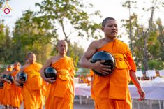 ภาพ No.189505:พิธีถวายภัตตาหารเป็นสังฆทาน แด่พระธรรมยาตรา ในโครงการธรรมยาตรา กตัญญูบูชา มหาปูชนียาจารย์ พระมงคลเทพมุนี(สด จนฺทสโร) พระผู้ปราบมาร อนุสรณ์สถาน 7 แห่ง ปีที่ 13 ณ อนุสรณ์สถานมหาวิหารพระมงคลเทพมุนี (โลตัสแลนด์) อ.สองพี่น้อง จ.สุพรรณบุรี วันที่ 5 มกราคม 2568
