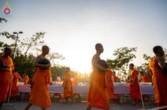 ภาพ No.189506:พิธีถวายภัตตาหารเป็นสังฆทาน แด่พระธรรมยาตรา ในโครงการธรรมยาตรา กตัญญูบูชา มหาปูชนียาจารย์ พระมงคลเทพมุนี(สด จนฺทสโร) พระผู้ปราบมาร อนุสรณ์สถาน 7 แห่ง ปีที่ 13 ณ อนุสรณ์สถานมหาวิหารพระมงคลเทพมุนี (โลตัสแลนด์) อ.สองพี่น้อง จ.สุพรรณบุรี วันที่ 5 มกราคม 2568