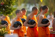 ภาพ No.189522:พิธีถวายภัตตาหารเป็นสังฆทาน แด่พระธรรมยาตรา ในโครงการธรรมยาตรา กตัญญูบูชา มหาปูชนียาจารย์ พระมงคลเทพมุนี(สด จนฺทสโร) พระผู้ปราบมาร อนุสรณ์สถาน 7 แห่ง ปีที่ 13 ณ อนุสรณ์สถานมหาวิหารพระมงคลเทพมุนี (โลตัสแลนด์) อ.สองพี่น้อง จ.สุพรรณบุรี วันที่ 5 มกราคม 2568