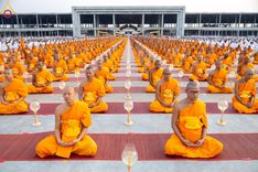 ภาพ No.204805:พิธีจุดประทีปถวายเป็นพุทธบูชา และบูชาธรรมมหาปูชนียาจารย์ ณ วัดพระธรรมกาย ตำบลคลองสาม อำเภอคลองหลวง จังหวัดปทุมธานี ในโครงการธรรมยาตรา กตัญญูบูชา มหาปูชนียาจารย์ พระมงคลเทพมุนี(สด จนฺทสโร) พระผู้ปราบมาร ปีที่ 13 วันที่ 31 มกราคม พ.ศ. 2568
