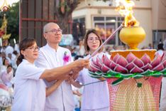 ภาพ No.207038:พิธีจุดประทีปถวายเป็นพุทธบูชา และบูชาธรรมมหาปูชนียาจารย์ ณ วัดโบสถ์(บน) ตำบลบางคูเวียง อำเภอบางกรวย จังหวัดนนทบุรี ในโครงการธรรมยาตรา กตัญญูบูชา มหาปูชนียาจารย์ พระมงคลเทพมุนี(สด จนฺทสโร) พระผู้ปราบมาร อนุสรณ์สถาน 7 แห่ง ปีที่ 13 วันที่ 18 มกราคม พ.ศ. 25