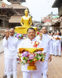 ภาพ No.210125:วันที่ 28 กุมภาพันธ์ พ.ศ.2568 พิธีเปิดโครงการบวชสามเณร พิธีถวายไทยธรรม พิธีขอขมามอบผ้าไตร  ณ เมืองปาตัน ประเทศเนปาล