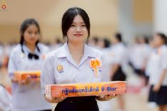 ภาพ No.246003:วันเสาร์ที่ 13 กันยายน พ.ศ. 2568 พิธีมอบผ้าไตรประธานกฐินสัมฤทธิ์เด็กดี V-Star ณ สภาธรรมกายสากล วัดพระธรรมกาย