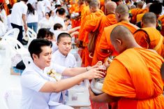 ภาพ No.237125:วันอาทิตย์ที่ 10 สิงหาคม พ.ศ. 2568 มหาสังฆทานครั้งยิ่งใหญ่ ตักบาตรพระ 10,000 รูป ถ.นิพัทธ์อุทิศ 3 ใจกลางนครหาดใหญ่ จ.สงขลา (ชุดที่ 2)
