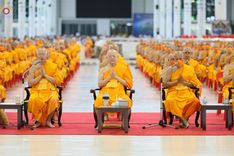 ภาพ No.86881:พิธีตักบาตร , พิธีบูชาข้าวพระ , พิธีจุดเทียนใจ ไฟนิรันดร์ อนันตชัย ในวันอาทิตย์ต้นเดือน 3 กันยายน พ.ศ. 2566 ณ วัดพระธรรมกาย