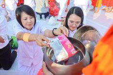 ภาพ No.180461:พิธีตักบาตรพระ ๑,๐๐๐ รูป ฉลองเมืองลำปาง ๑,๓๔๔ ปี วันเสาร์ที่ ๗ ธันวาคม พ.ศ. ๒๕๖๗ ณ ลานพระบรมราชานุสาวรีย์ พระนเรศวรมหาราช อ.เกาะคา จ.ลำปาง