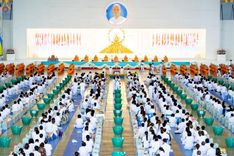 ภาพ No.240405:วันพุธที่ 27 สิงหาคม พ.ศ. 2568 พิธีตักบาตร ในวันธรรมชัย ณ วัดพระธรรมกาย จ.ปทุมธานี