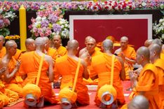 ภาพ No.199828:โครงการอุปสมบทหมู่บูชาธรรม 116 ปี คุณยายอาจารย์มหารัตนอุบาสิกาจันทร์ ขนนกยูง โครงการอุปสมบทหมู่ธรรมทายาท ระดับอุดมศึกษา รุ่นที่ 51 ภาคฤดูหนาว  ณ โบสถ์พระไตรปิฏก วัดพระธรรมกาย จ.ปทุมธานี  วันที่ 11 มกราคม พ.ศ. 2568 โดยมีพระครูปลัดรัตนวีรวัฒน์ เจ้าอาวาสวัด