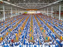 ภาพ No.240473:วันพุธที่ 27 สิงหาคม พ.ศ. 2568 พิธีตักบาตร ในวันธรรมชัย ณ วัดพระธรรมกาย จ.ปทุมธานี