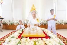 ภาพ No.239468:วันอาทิตย์ที่ 17 สิงหาคม พ.ศ. 2568 พิธีกดปุ่มอัญเชิญรูปเหมือน พระมงคลเทพมุนี (สด จันทสโร)  ณ มหาวิหารแก้วพระมงคลเทพมุนี  ศูนย์ปฏิบัติธรรมแก้วเมืองเลย