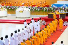 ภาพ No.232181:วันอาทิตย์ที่ 6 กรกฏาคม พ.ศ. 2568 พิธีมอบโล่เกียรติคุณ สวดธัมมจักกัปปวัตตนสูตร และรางวัลโครงการผู้นำแสงสว่างออนไลน์ ณ ห้องแก้วสารพัดนึก1 สภาธรรมกายสากล วัดพระธรรมกาย