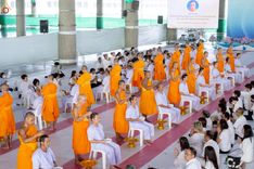 ภาพ No.248629:วันที่ 28 กันยายน พ.ศ. 2568 พิธีตัดปอยผม และปลงผม โครงการอุปสมบทบูชาธรรม 141 ปี พระมงคลเทพมุนี ณ วิหารคด วัดพระธรรมกาย