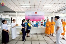 ภาพ No.230303:วันจันทร์ที่ 30 มิถุนายน พ.ศ. 2568 เจ้าอาวาสวัดพระธรรมกาย เยี่ยมอนุโมทนาให้กำลังใจ บุคลากรทางการแพทย์-เจ้าหน้าที่ผู้ปฏิบัติงาน โครงการรถตัดแว่นสายตาเคลื่อนที่สภากาชาดไทย เพื่อเด็กนักเรียนในชนบท พื้นที่จังหวัดปทุมธานี