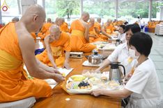 ภาพ No.162088:พิธีถวายภัตตาหารเมนูสวรรค์ เนื่องในวันออกพรรษา (ขึ้น 15 ค่ำ เดือน 11) วันพฤหัสบดีที่ 17 ตุลาคม พ.ศ. 2567 ณ หอฉันคุณยายอาจารย์ฯ วัดพระธรรมกาย