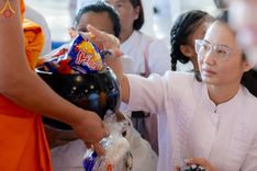 ภาพ No.158994:พิธีตักบาตร ในวันอาทิตย์ต้นเดือน วันที่ 6 ตุลาคม พ.ศ. 2567 ณ สภาธรรมกายสากล วัดพระธรรมกาย