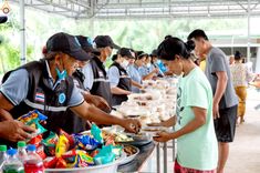 ภาพ No.235463:วันที่ 30-31 กรกฎาคม พ.ศ. 2568 วัดพระธรรมกาย มูลนิธิธรรมกาย ร่วมกับศูนย์ส่งเสริมศีลธรรมจังหวัดสุรินทร์ เปิดศูนย์พักพิงชั่วคราวเพื่อช่วยเหลือประชาชน ผู้อพยพจากเหตุปะทะกันตามแนวชายแดน ไทย-กัมพูชา ตั้งแต่วันที่ 24 กรกฎาคม พ.ศ.2568 เป็นต้นไป