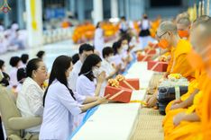 ภาพ No.88193:พิธีมุทิตาสักการะ เปรียญธรรม 9,6,3 และบาลีศึกษา 6,3  พิธีมอบดวงแก้วสามเณรทรงบาลีไวยากรณ์ วันอาทิตย์ 17 กันยายน พ.ศ. 2566 ณ สภาธรรมกายสากล วัดพระธรรมกาย