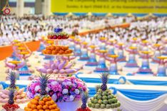 ภาพ No.215295:วันอาทิตย์ต้นเดือนที่ 6 เมษายน พ.ศ. 2568 พิธีบูชาข้าวพระ สภาธรรมกายสากล วัดพระธรรมกาย