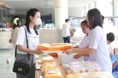 ภาพ No.162096:พิธีถวายภัตตาหารเมนูสวรรค์ เนื่องในวันออกพรรษา (ขึ้น 15 ค่ำ เดือน 11) วันพฤหัสบดีที่ 17 ตุลาคม พ.ศ. 2567 ณ หอฉันคุณยายอาจารย์ฯ วัดพระธรรมกาย