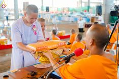 ภาพ No.214595:วันศุกร์ที่ 4 เมษายน พ.ศ.2568 นาคธรรมทายาทตักบาตรพระพี่เลี้ยง ในโครงการบรรพชาสามเณร ฟื้นฟูพระพุทธศาสนาทั่วไทย ณ วิหารคด 22 วัดพระธรรมกาย