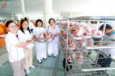 ภาพ No.174647:พิธีถวายภัตตาหารเมนูสวรรค์ เพื่อการบรรลุธรรม ณ หอฉันคุณยายอาจารย์ฯ วัดพระธรรมกาย วันที่ 23 พฤศจิกายน พ.ศ. 2567