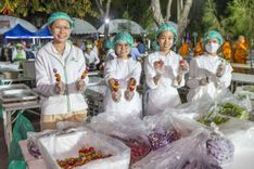 ภาพ No.189371:พิธีถวายภัตตาหารเป็นสังฆทาน แด่พระธรรมยาตรา ในโครงการธรรมยาตรา กตัญญูบูชา มหาปูชนียาจารย์ พระมงคลเทพมุนี(สด จนฺทสโร) พระผู้ปราบมาร อนุสรณ์สถาน 7 แห่ง ปีที่ 13 ณ อนุสรณ์สถานมหาวิหารพระมงคลเทพมุนี (โลตัสแลนด์) อ.สองพี่น้อง จ.สุพรรณบุรี วันที่ 5 มกราคม 2568