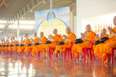ภาพ No.158894:พิธีตักบาตร ในวันอาทิตย์ต้นเดือน วันที่ 6 ตุลาคม พ.ศ. 2567 ณ สภาธรรมกายสากล วัดพระธรรมกาย