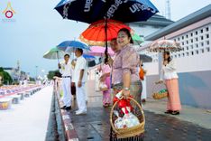 ภาพ No.226042:วันอาทิตย์ที่ 25 พฤษภาคม พ.ศ. 2568 พิธีตักบาตรพระ 1,000 รูปเมืองตรัง ครบรอบ 110 ปี เมืองทับเที่ยง ถวายเป็นพุทธบูชา ถวายเป็นพระราชกุศลแด่รัชกาลที่ 10 และอุทิศส่วนกุศลแด่อดีตเจ้าเมืองตรัง และบรรพบุรุษ ณ บริเวณหน้าศาลากลางจังหวัดตรัง ถนนพระราม 6