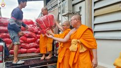 ภาพ No.90813:วัดพระธรรมกาย มูลนิธิธรรมกาย มอบถุงยังชีพและเครื่องอุปโภคบริโภค ช่วยเหลือผู้ประสบความเดือดร้อนจากอุทกภัย ด้วยห่วงใย ใส่ใจ ดูแลกัน ส่งมอบกำลังใจโดย ศูนย์ส่งเสริมศีลธรรมจังหวัดสุโขทัย วันที่ 6 ตุลาคม พ.ศ. 2566