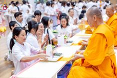 ภาพ No.239618:วันอาทิตย์ที่ 17 สิงหาคม พ.ศ. 2568 พิธีถวายคิลานเภสัช และอุปกรณ์ทางการแพทย์ แด่คณะสงฆ์ เนื่องในวันธรรมชัย ณ ห้องแก้วสารพัดนึก 2 สภาธรรมกายสากล วัดพระธรรมกาย