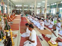 ภาพ No.169034:พิธีทอดกฐิน ณ วัดสว่างโพนตาล จ.อุดรธานี ในโครงการกฐินสามัคคีทั่วไทย 30,000 วัด บูชาธรรม 80 ปี หลวงพ่อธัมมชโย โดยคณะศิษยานุศิษย์วัดพระธรรมกาย วันที่ 24 ตุลาคม พ.ศ. 2567