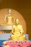 ภาพ No.251216:วันที่ 10 ตุลาคม พ.ศ. 2568 พิธีปฏิบัติธรรม ในวันคล้ายวันเกิด 141 ปี พระมงคลเทพมุนี (สด จนฺทสโร) พระผู้ปราบมาร ณ สภาธรรมกายสากล วัดพระธรรมกาย