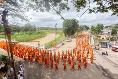 ภาพ No.239314:วันอาทิตย์ที่ 17 สิงหาคม พ.ศ. 2568 พิธีอัญเชิญรูปเหมือนพระมงคลเทพมุนี (สด จันทสโร) ณ ศาลากลางจังหวัดเลย ถึงลานพญานาค สวนสาธารณะกุดป่อง อ.เมือง จ.เลย